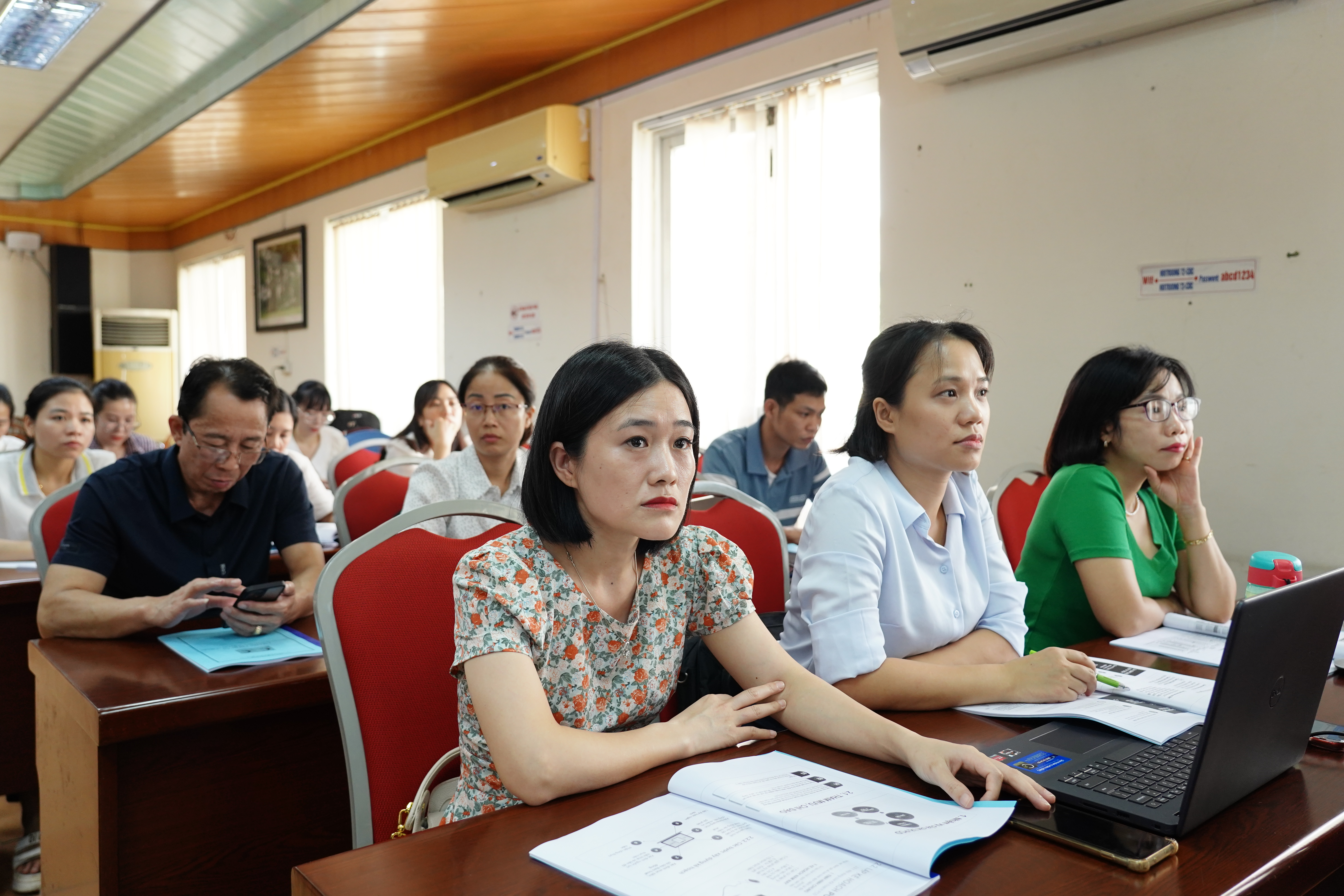 CDC Quảng Ninh tổ chức tập huấn “ Báo cáo, quản lý, phân tích và xử lí số liệu”